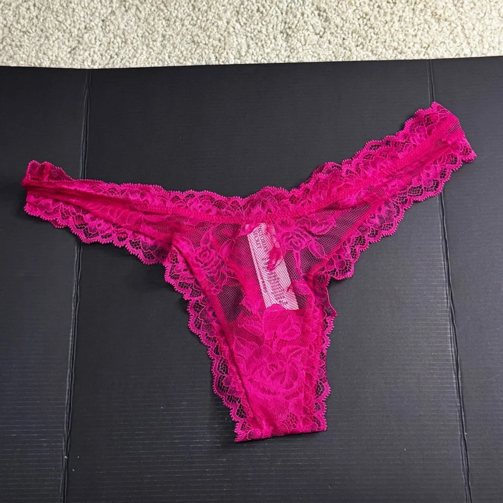 NWT Victoria's Secret Panty M Thong